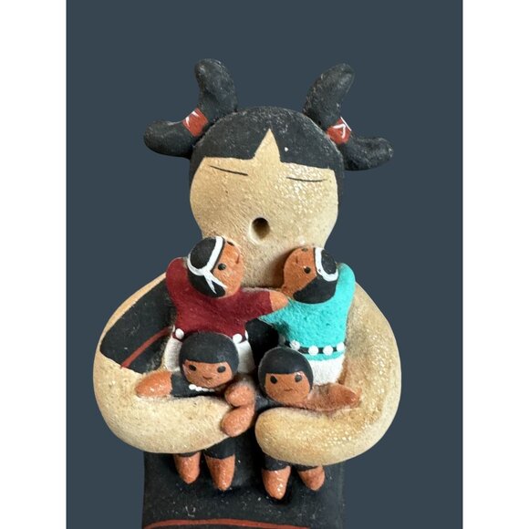 Margaret Quintana Native American Storyteller Pottery Figure 4 Children Signed 5 - Picture 3 of 9